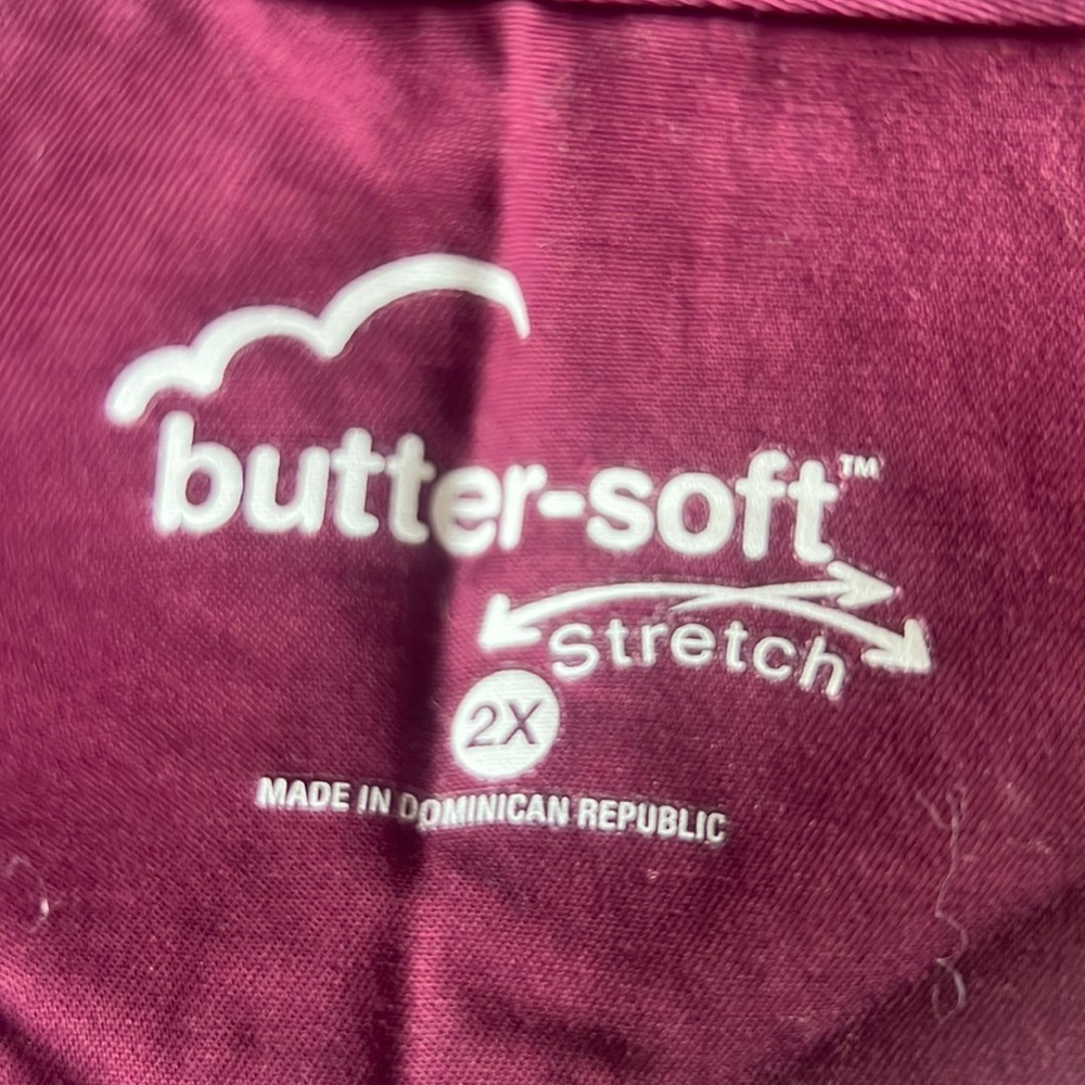 2X Buttersoft scrubs Top has 3/4 sleeves, cargo pants